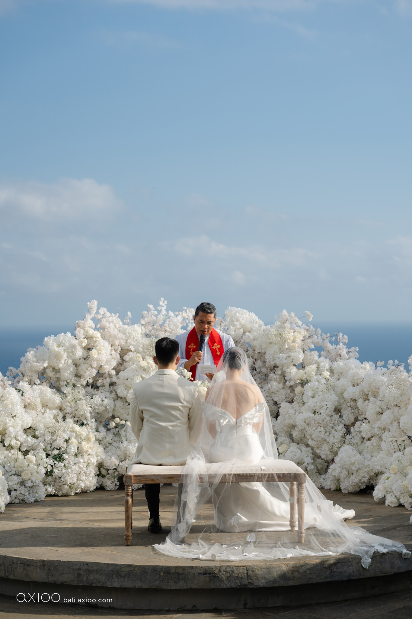 Axioo: A Study in Softness: A Wonderland Uluwatu Wedding in Bali